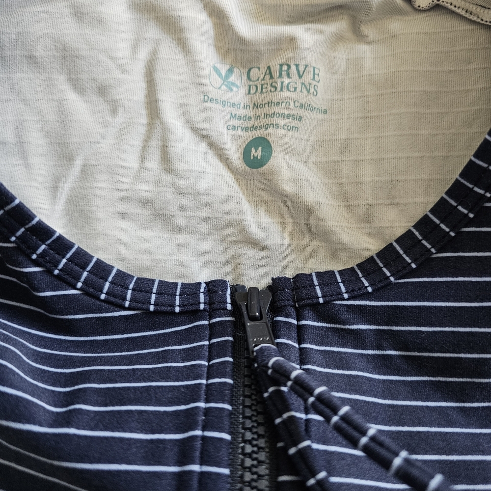 Carve Designs Short Sleeve Rashguard In Medium - Picture 2 of 7